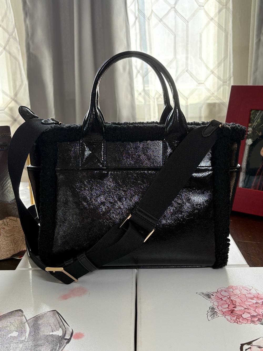 Kate Spade Black Patent Leather Shearling Bag w/Detachable Strap 8.5x10x4in EUC - Picture 2 of 16